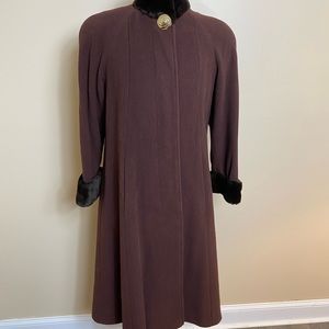 Vintage John Weitz 100% Wool Women’s Overcoat. Size 6P.